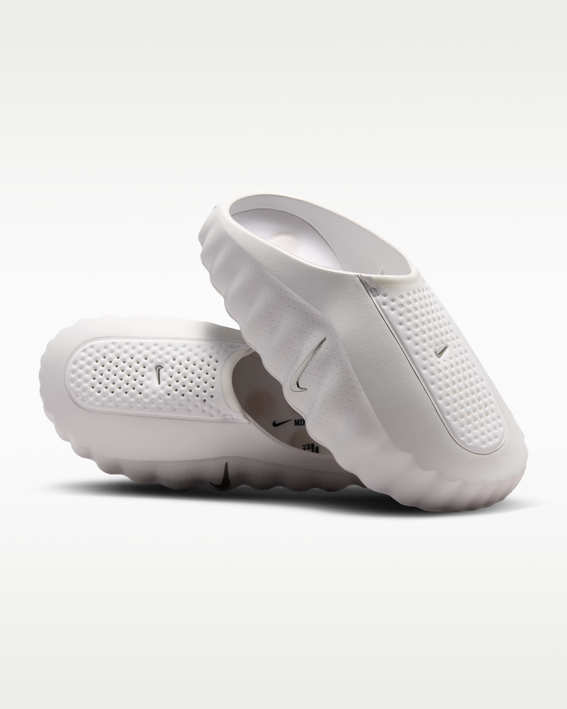 Nike Mind 001 Mules ホワイト Nike Mind 001 Women's Pregame Mules. Nike.com
